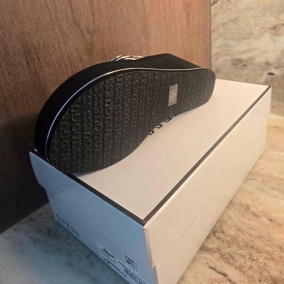 NIB GUESS Sarraly4 Logo Wedge Slip On Flip Sandals - Picture 3 of 3